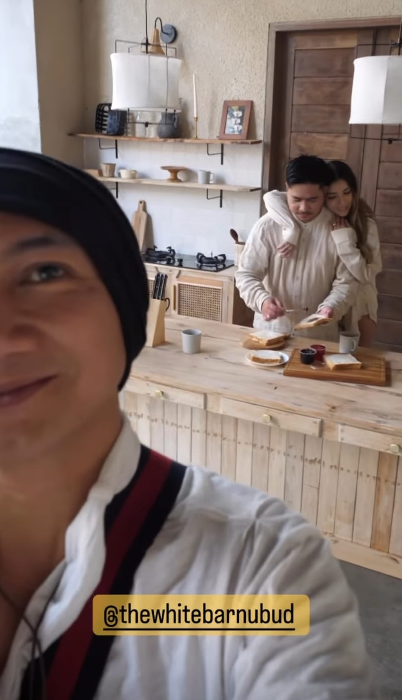 Sheila Marcia suami jadi model video klip Anji © Instagram Sheila Marcia suami jadi model video klip Anji © Instagram