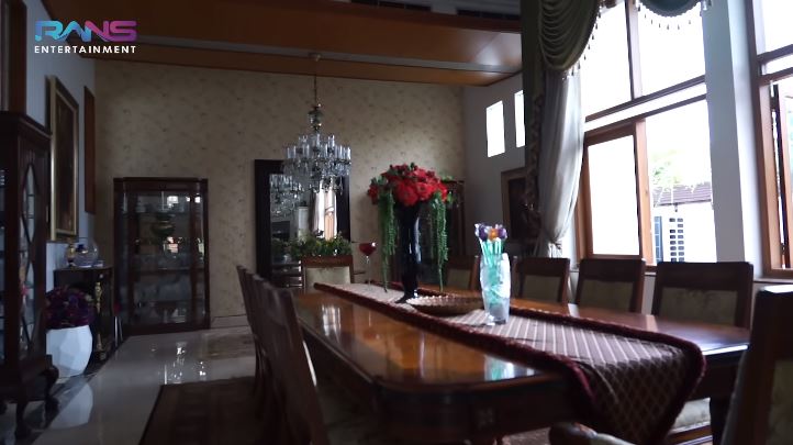 potret rumah pengacara hotma sitompul © YouTube potret rumah pengacara hotma sitompul © YouTube