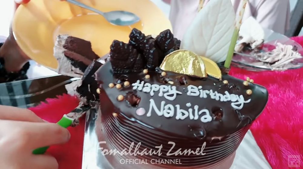 11 Potret kue ulang tahun keluarga Fikoh LIDA, serba elegan