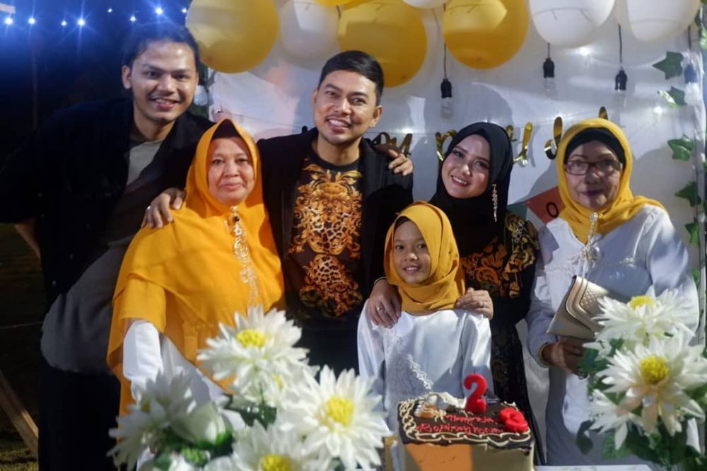 11 Potret kue ulang tahun keluarga Fikoh LIDA, serba elegan