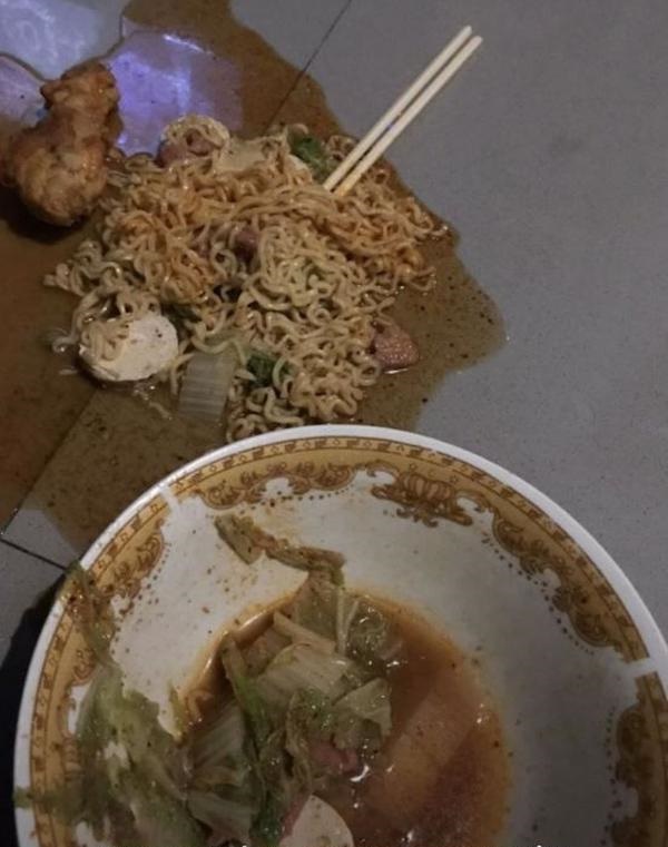 apes banget pas makan pakai piring © berbagai sumber