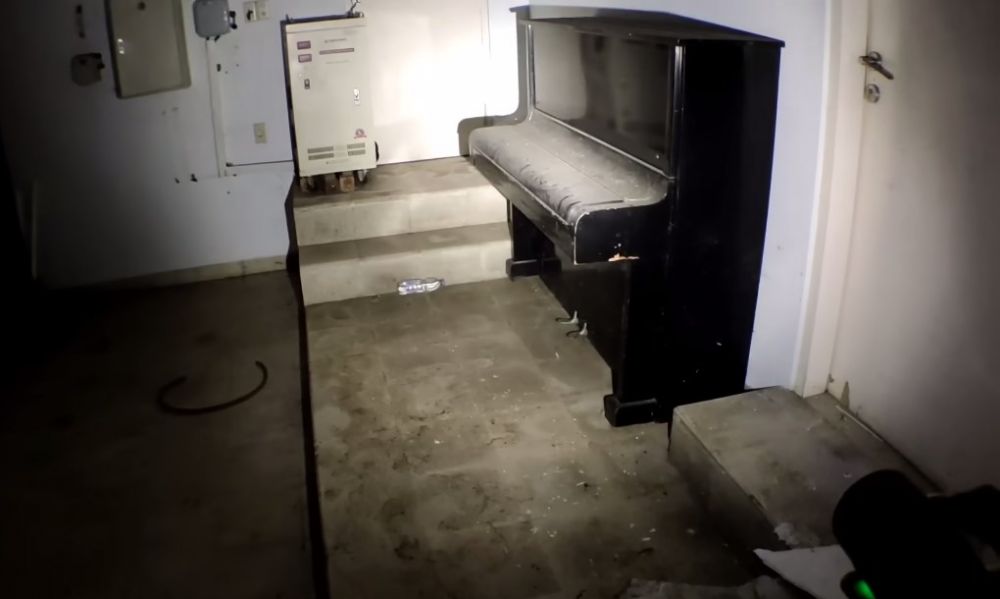 rumah terbengkalai milik pianis tasya © YouTube rumah terbengkalai milik pianis tasya © YouTube