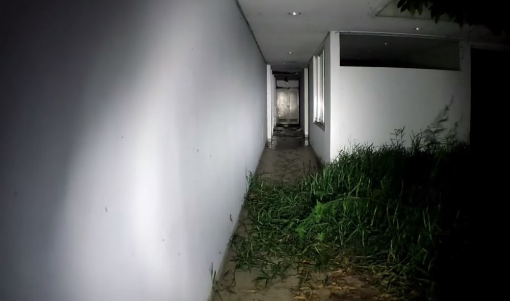 rumah terbengkalai milik pianis tasya © YouTube rumah terbengkalai milik pianis tasya © YouTube