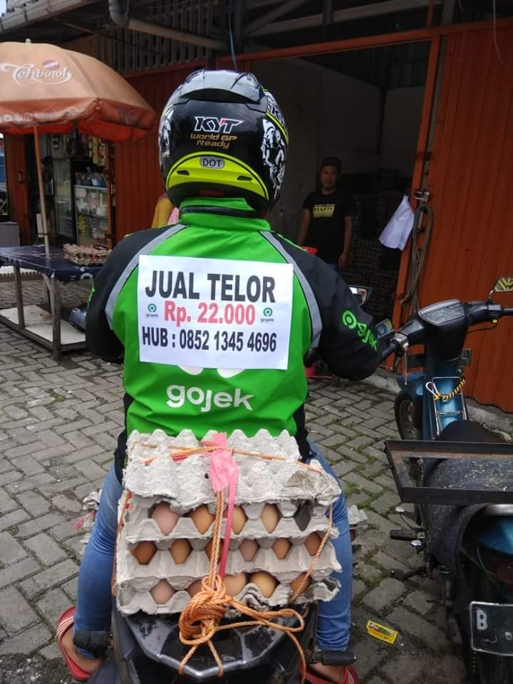 driver ojek online nyambi jualan © berbagai sumber