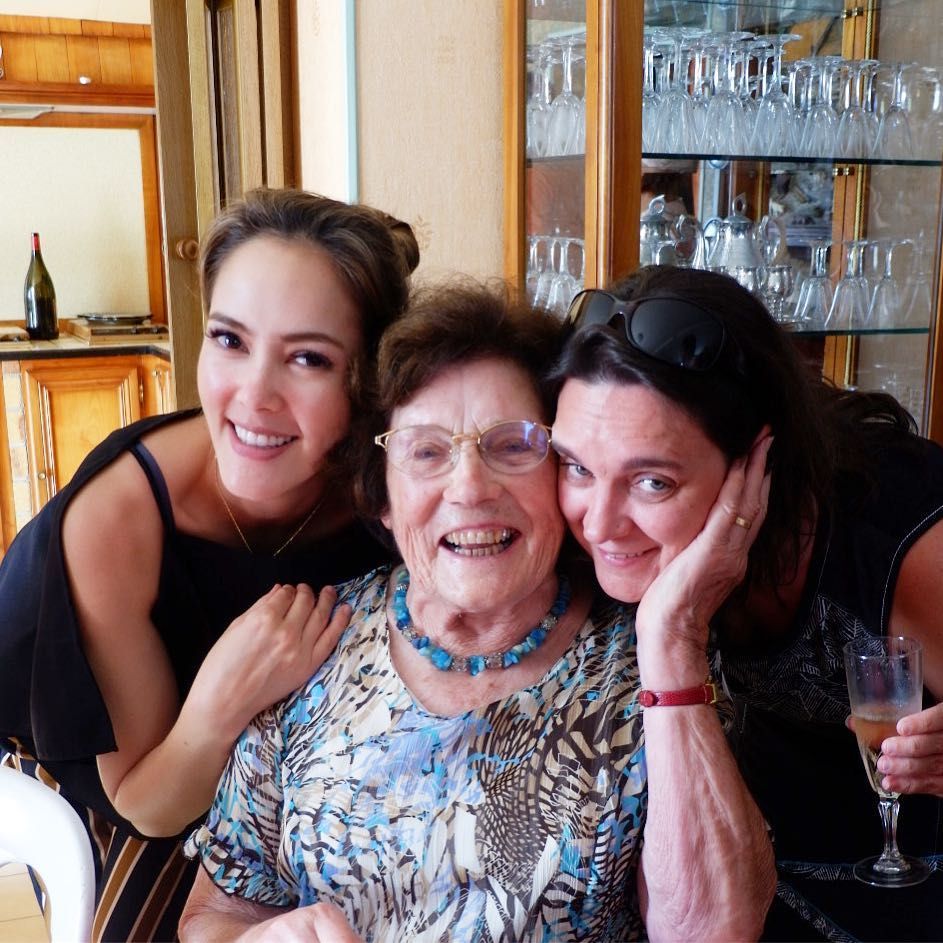 kebersamaan seleb bareng nenek © instagram