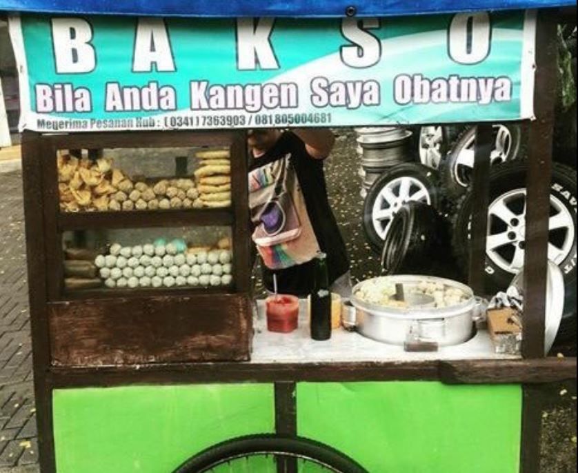 Tulisan lucu di gerobak bakso © berbagai sumber