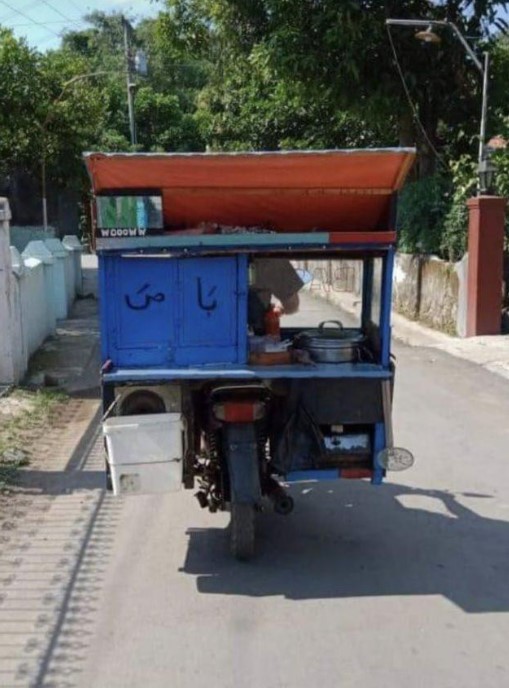Tulisan lucu di gerobak bakso © berbagai sumber