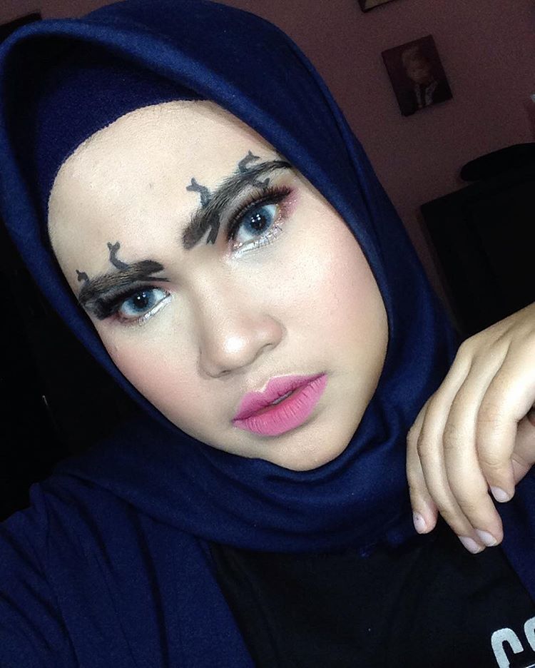 Potret absurd bentuk alis Berbagai sumber