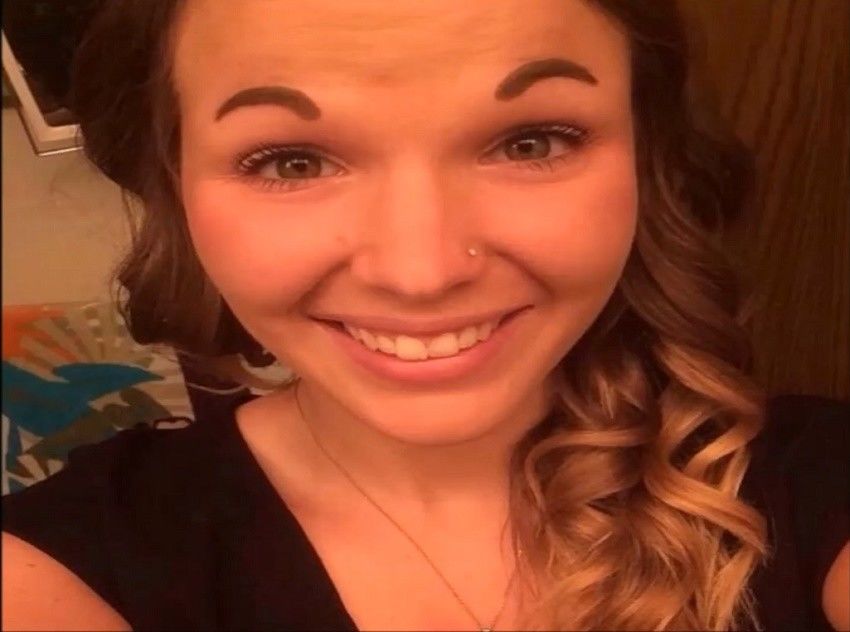 Potret absurd bentuk alis Berbagai sumber