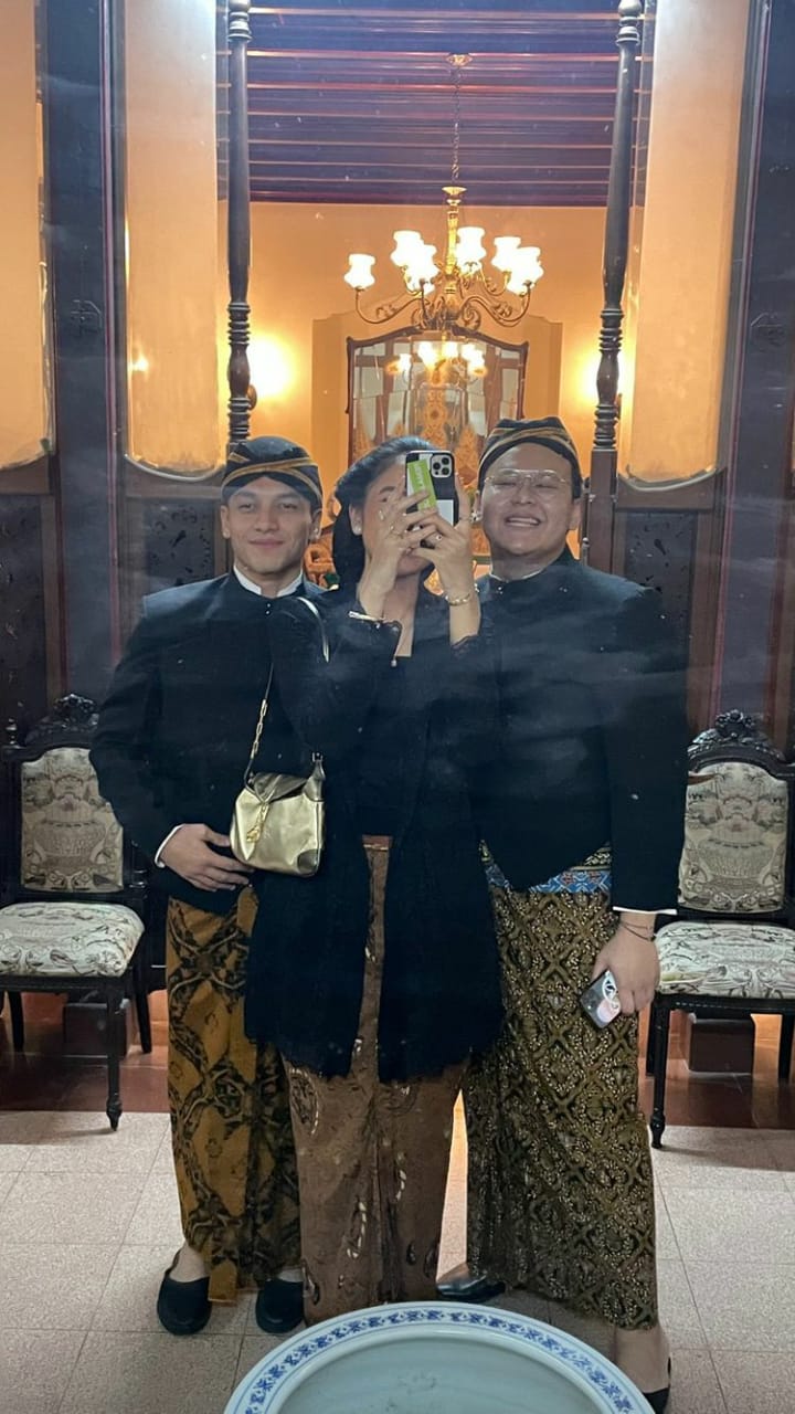 momen jefri nichol ikut peringatan malam 1 sura © berbagai sumber momen jefri nichol ikut peringatan malam 1 sura © berbagai sumber