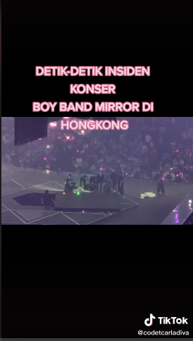 Detik-detik Boyband Mirror tertimpa layar LED saat konser, mengerikan