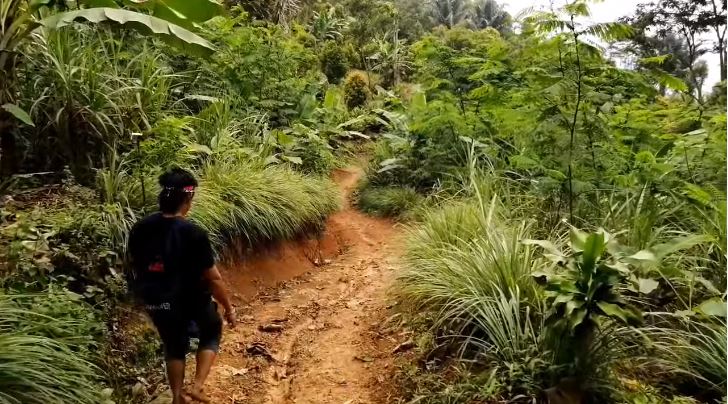 penampakan rumah encuy dunia terbalik © YouTube