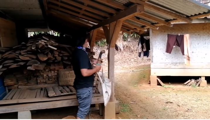 penampakan rumah encuy dunia terbalik © YouTube penampakan rumah encuy dunia terbalik © YouTube