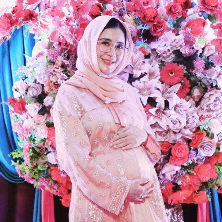 momen 7 bulanan pedangdut Berbagai sumber