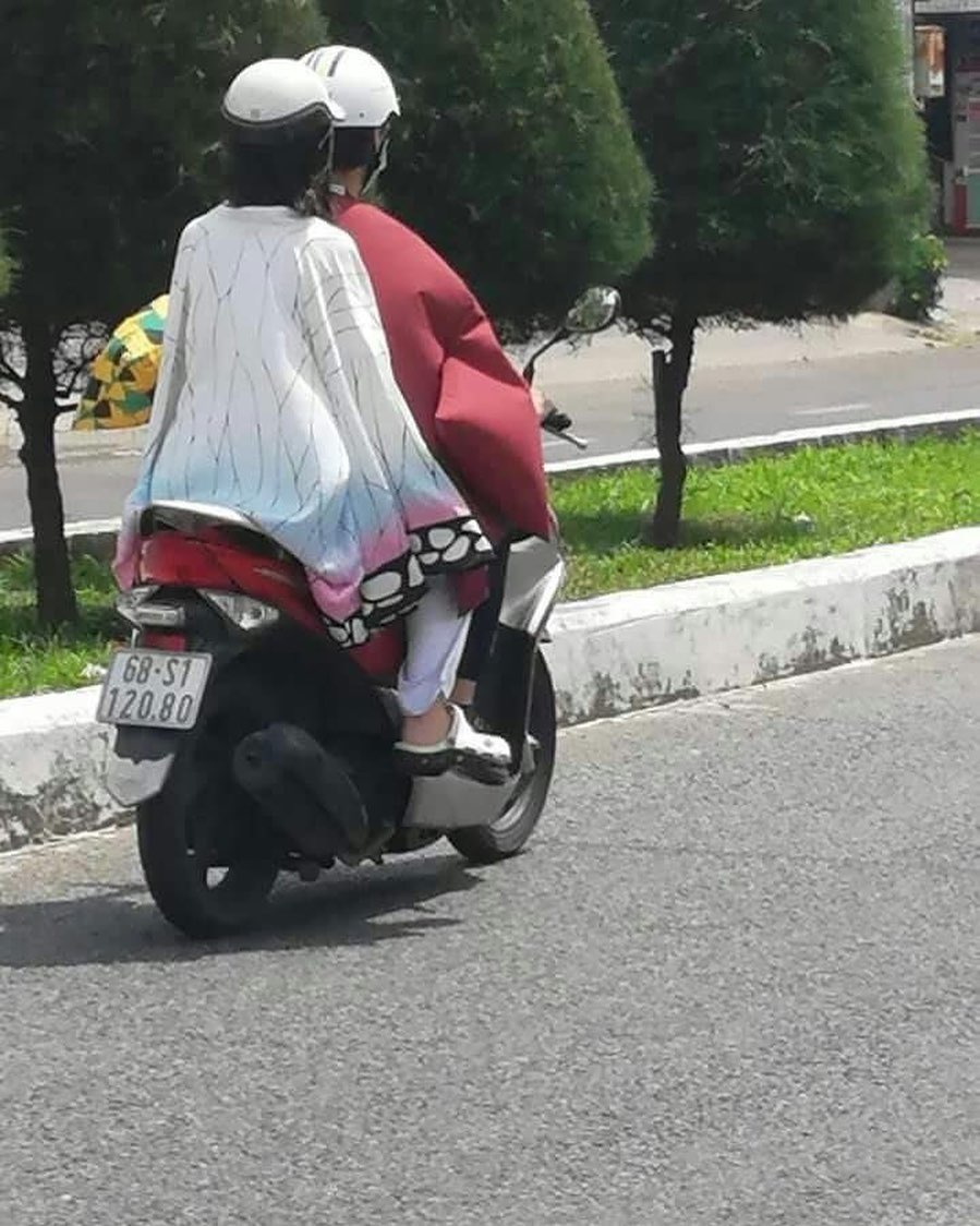 pakai baju di tempat umum nyeleneh © berbagai sumber pakai baju di tempat umum nyeleneh © berbagai sumber