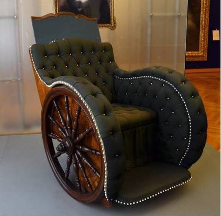 kursi dihias malah aneh © berbagai sumber