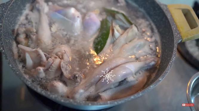 10 Langkah Ussy Sulistiawaty bikin soto Banjar, kuahnya gurih & kental