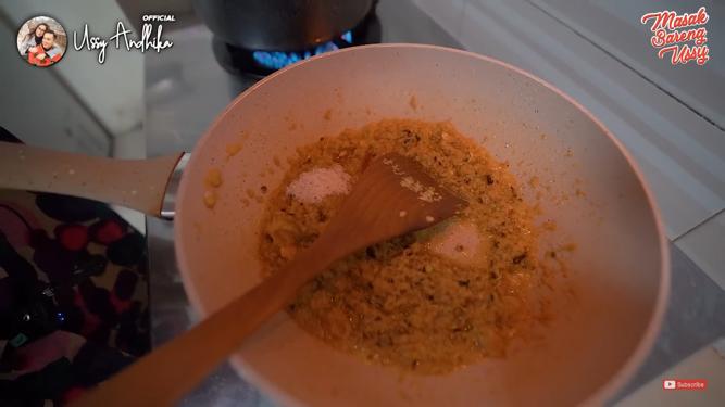 10 Langkah Ussy Sulistiawaty bikin soto Banjar, kuahnya gurih & kental