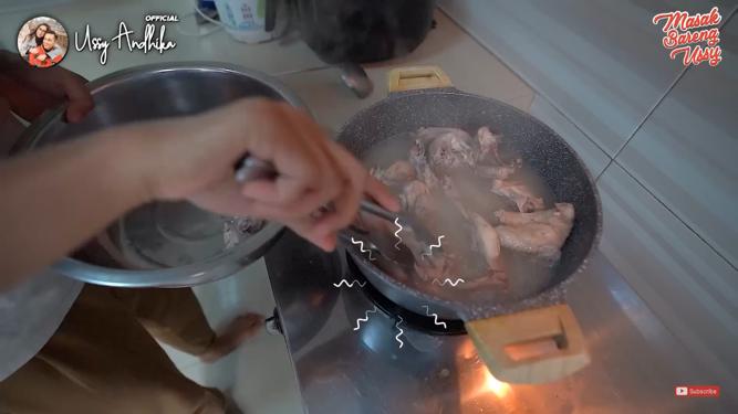 10 Langkah Ussy Sulistiawaty bikin soto Banjar, kuahnya gurih & kental