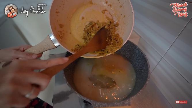 10 Langkah Ussy Sulistiawaty bikin soto Banjar, kuahnya gurih & kental