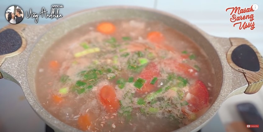 Inspirasi hidangan berkuah ala 13 seleb, khas rumahan dan praktis