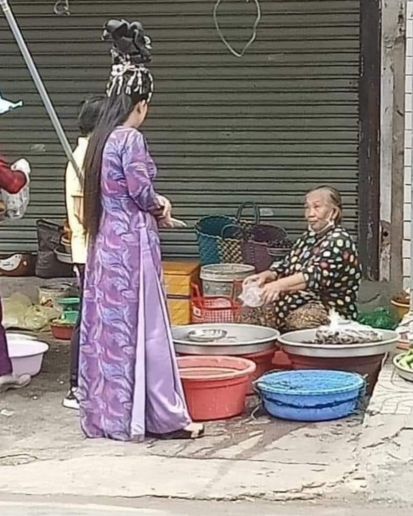 gaya emak-emak ke pasar ada aja © berbagai sumber
