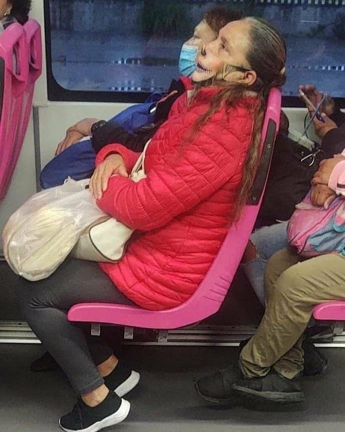 gaya emak-emak ke pasar ada aja © berbagai sumber