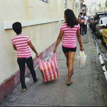 gaya emak-emak ke pasar ada aja © berbagai sumber