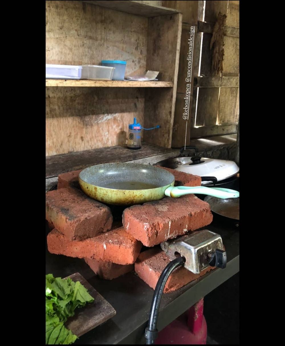 meja dapur pakai barang nyeleneh © berbagai sumber meja dapur pakai barang nyeleneh © berbagai sumber