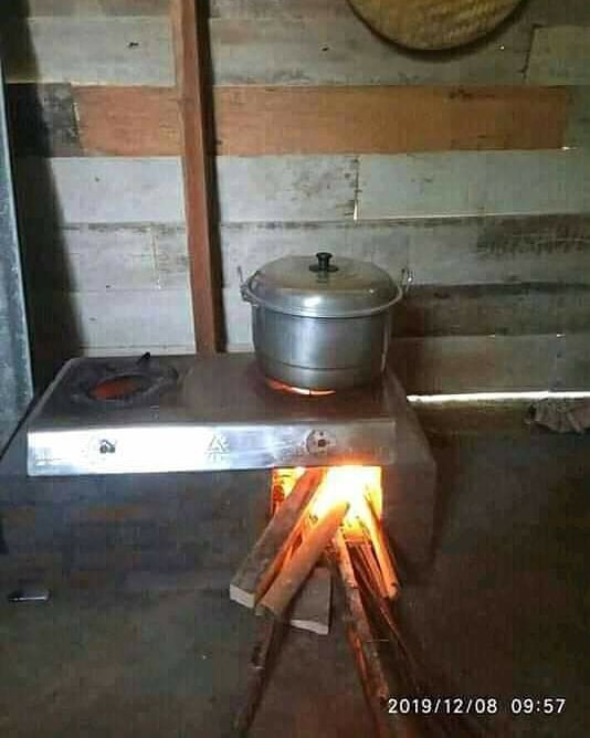 meja dapur pakai barang nyeleneh © berbagai sumber meja dapur pakai barang nyeleneh © berbagai sumber
