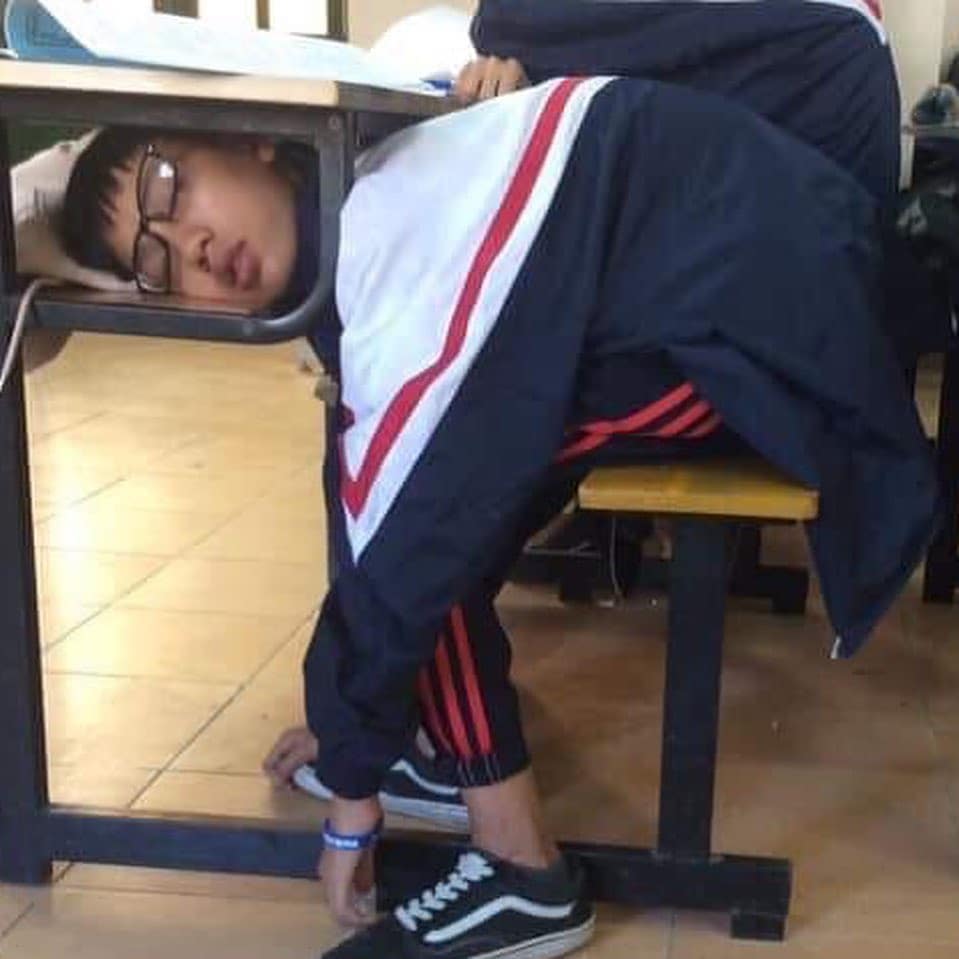 akal akalan tidur di kelas © berbagai sumber