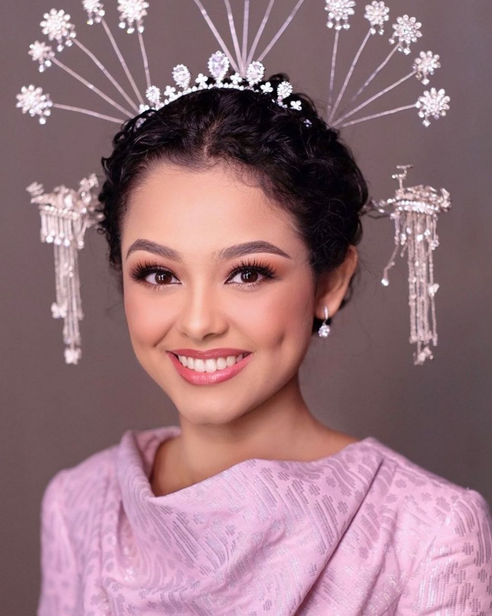 pesona mutiara baswedan dari lamaran hingga menikah © instagram pesona mutiara baswedan dari lamaran hingga menikah © instagram