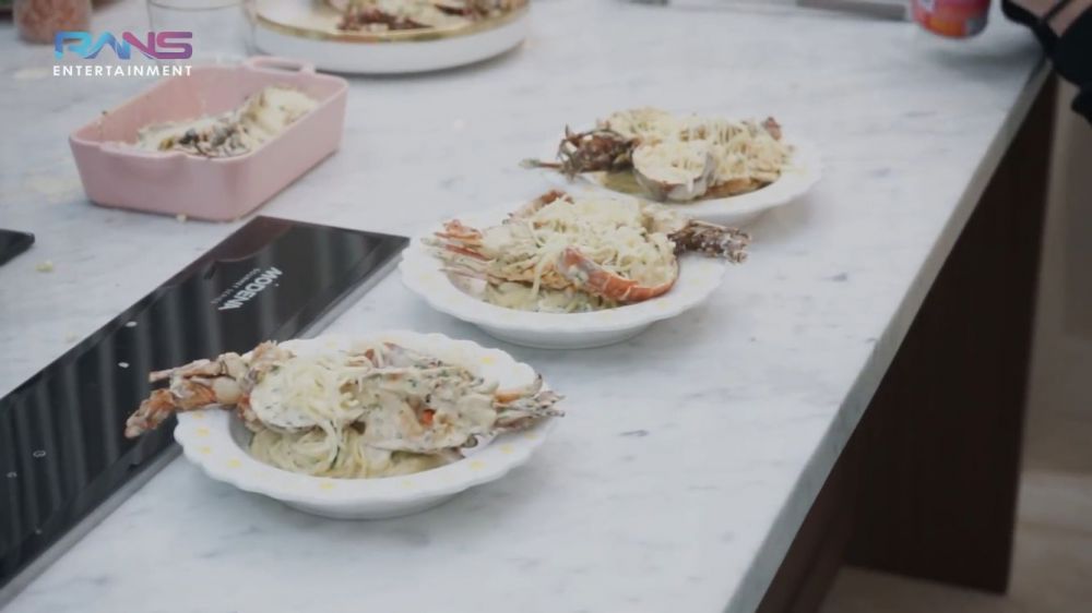 Kreasi lobster ala 10 seleb, punya Nagita Slavina bikin ngiler