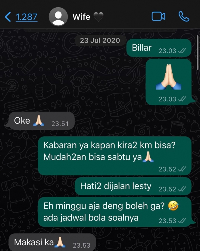 nama kontak seleb di handphone pasangan © berbagai sumber