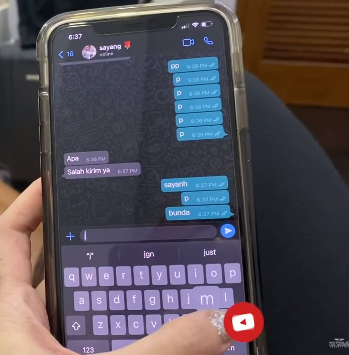 nama kontak seleb di handphone pasangan © berbagai sumber