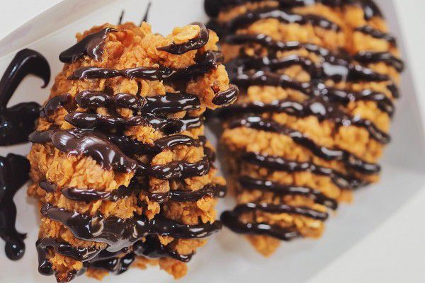 21 Potret topping makanan nyeleneh abis, bikin senyum heran