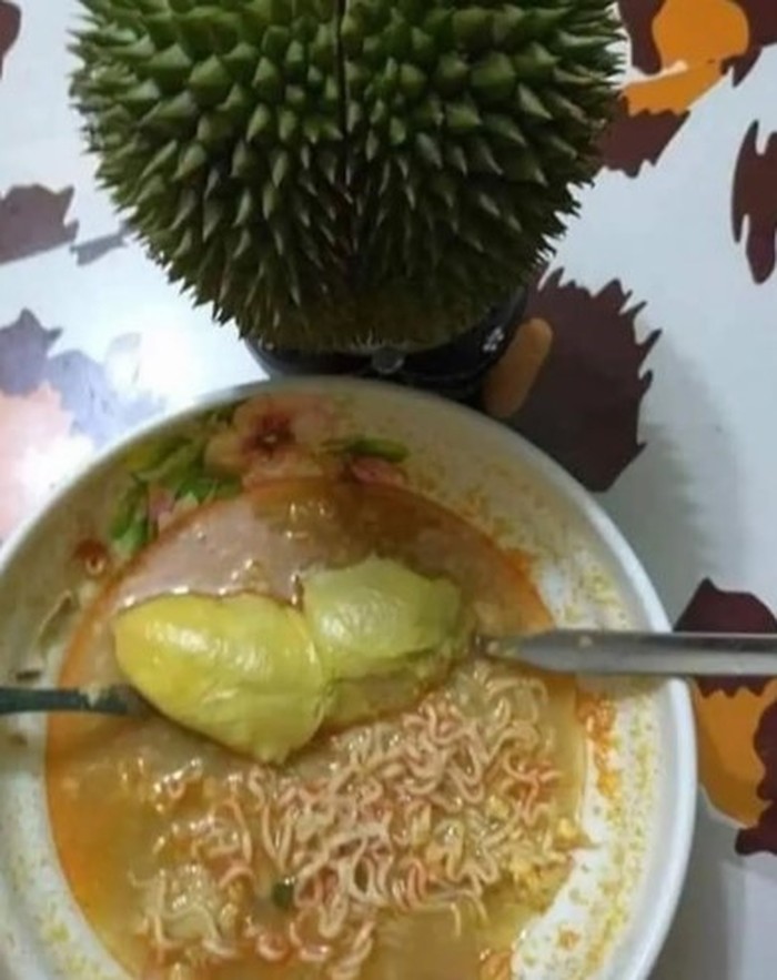 21 Potret topping makanan nyeleneh abis, bikin senyum heran