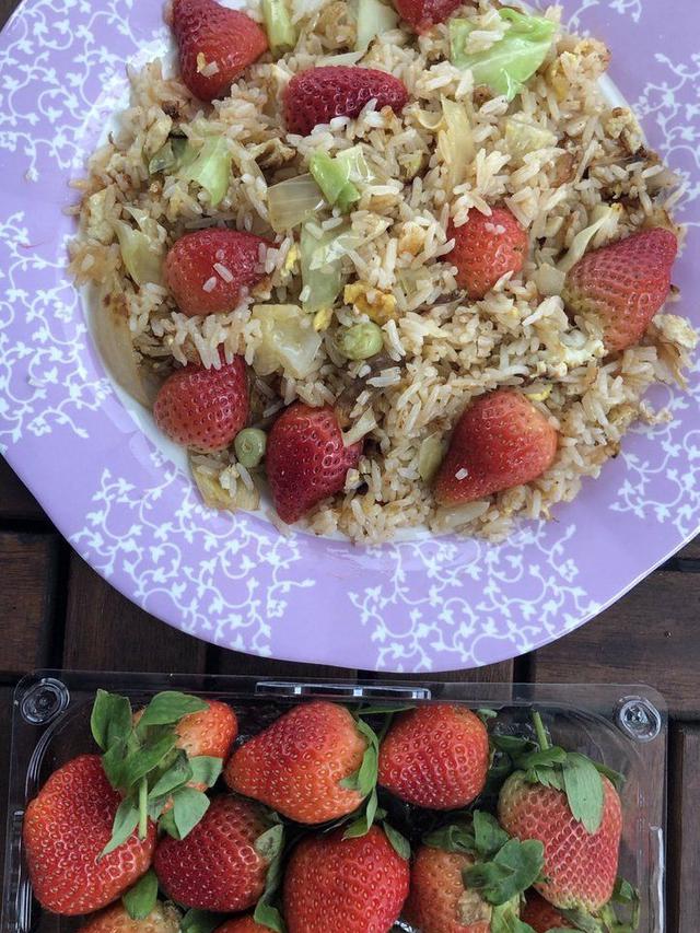 21 Potret topping makanan nyeleneh abis, bikin senyum heran