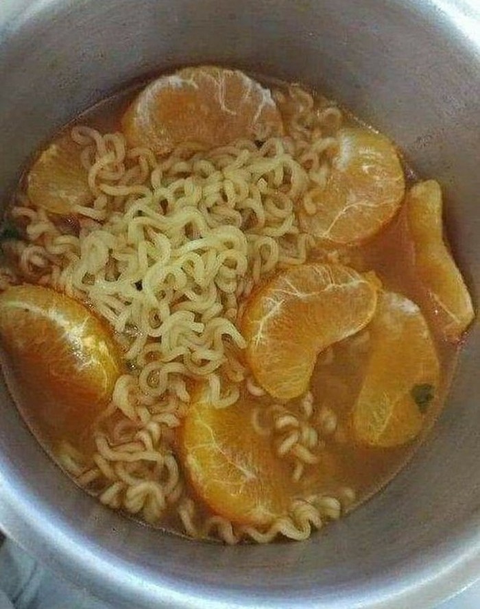 21 Potret topping makanan nyeleneh abis, bikin senyum heran