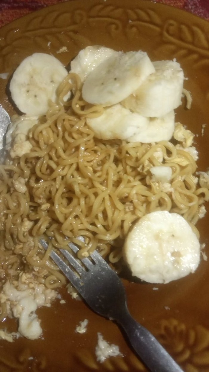 21 Potret topping makanan nyeleneh abis, bikin senyum heran