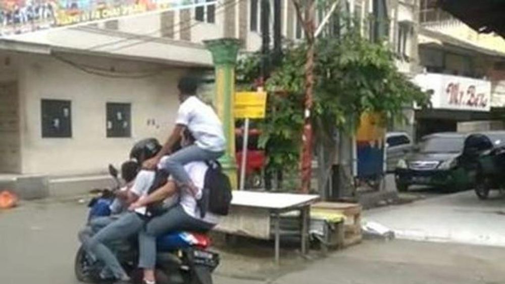 momen anak SMA boncengan nggak habis pikir Berbagai sumber momen anak SMA boncengan nggak habis pikir Berbagai sumber