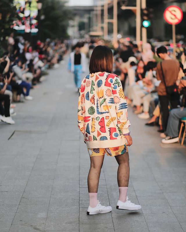 Bonge CS catwalk bak model profesional © 2Instagram/@callathelabel Bonge CS catwalk bak model profesional © 2Instagram/@callathelabel