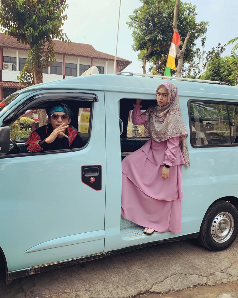 seleb jadi ‘sopir’ angkot © berbagai sumber