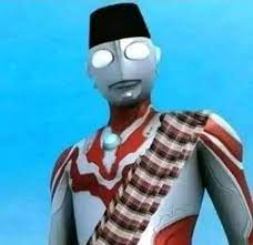 11 Editan foto lucu andai Ultraman jadi orang Indonesia, ada-ada aja