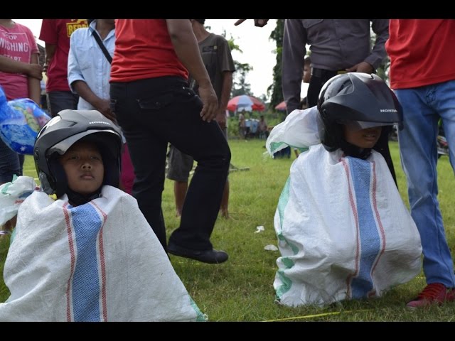 Ekspresi konyol ikuti lomba 17-an Berbagai sumber