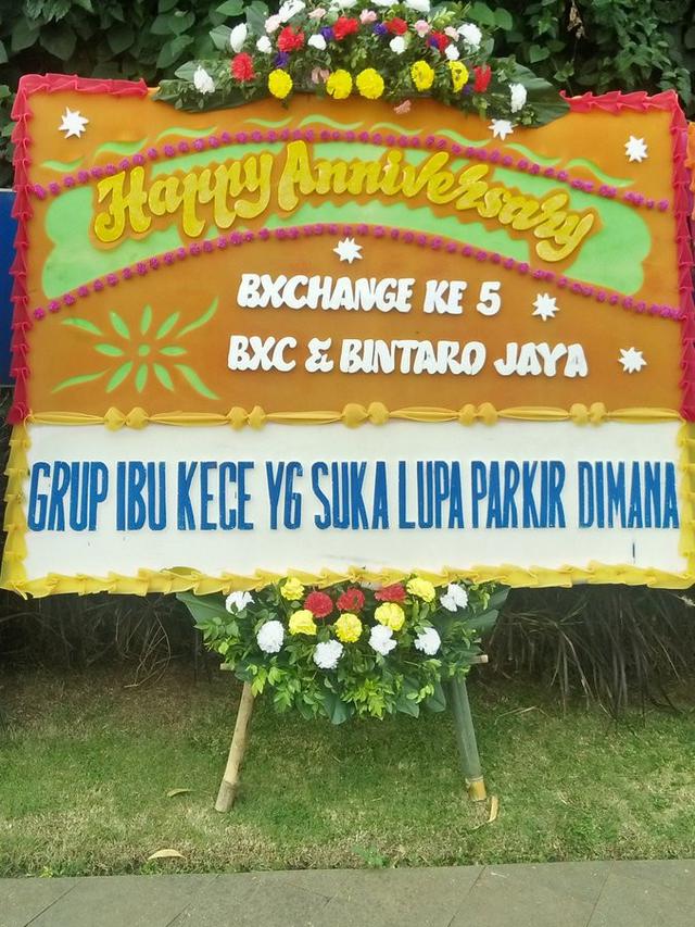 Tulisan nyeleneh di karangan bunga bikin geleng kepala Berbagai sumber