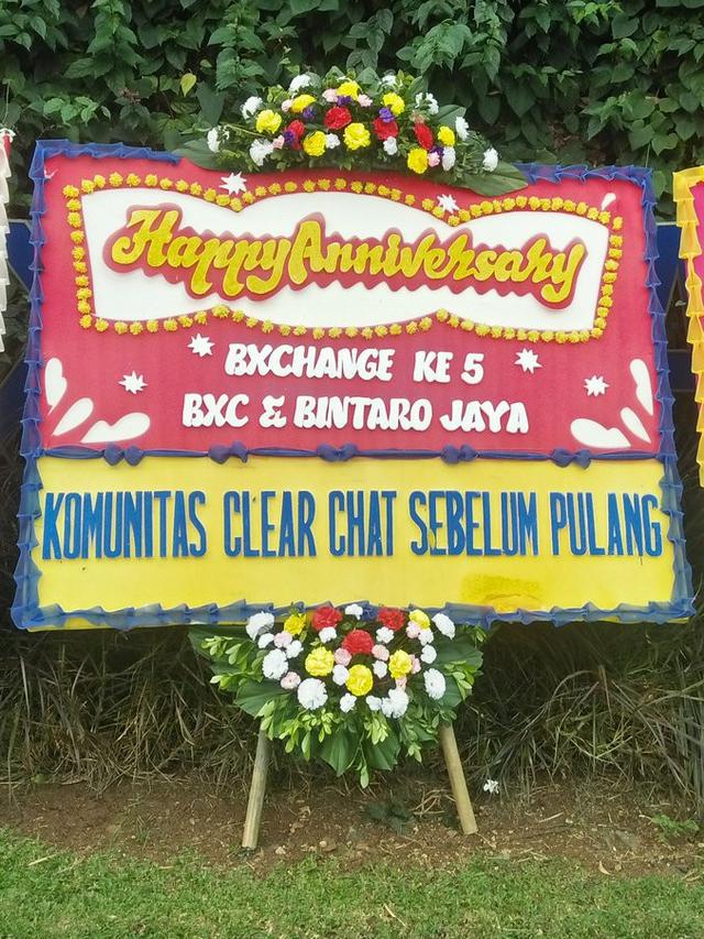 Tulisan nyeleneh di karangan bunga bikin geleng kepala Berbagai sumber