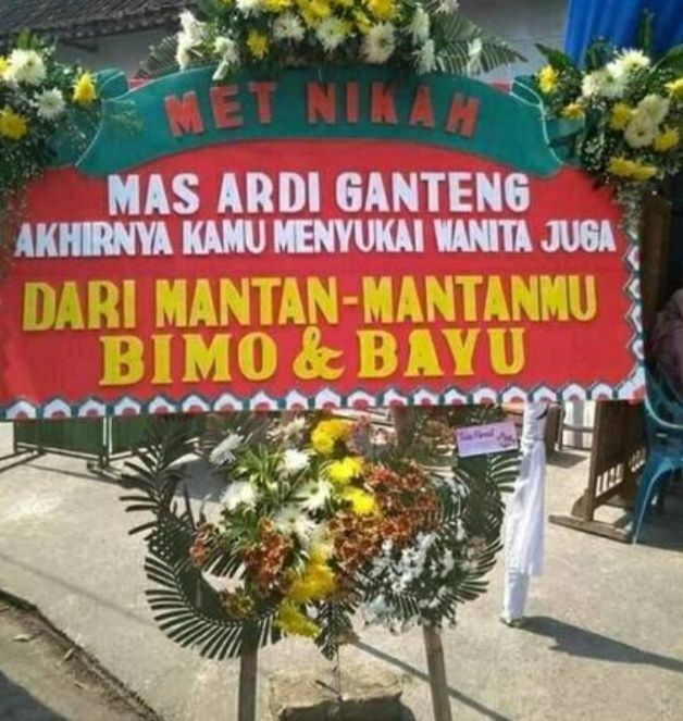 Tulisan nyeleneh di karangan bunga bikin geleng kepala Berbagai sumber