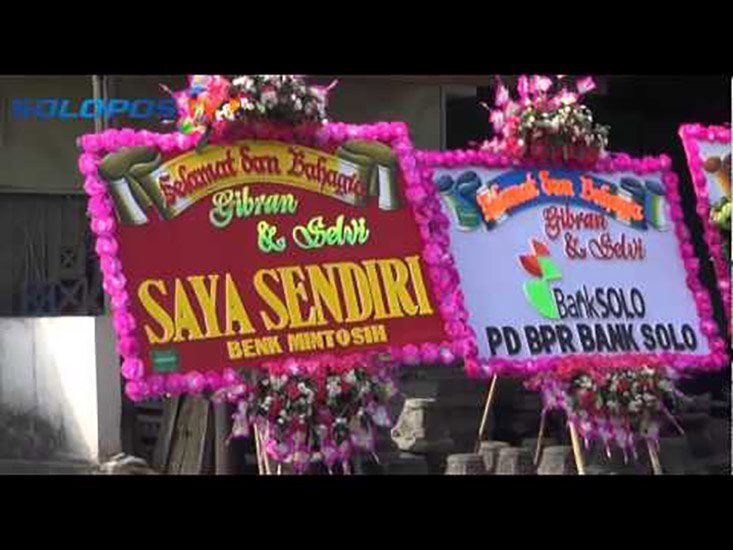 Tulisan nyeleneh di karangan bunga bikin geleng kepala Berbagai sumber