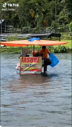Jual Jasuke di tengah sungai Tiktok Jual Jasuke di tengah sungai Tiktok